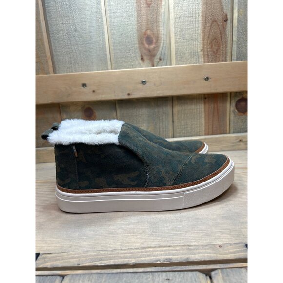 Toms Green Camo Slip-Ons with White Fur - Picture 2 of 12
